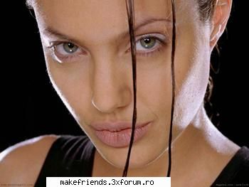 Angelina Jolie - Bestiala acesta poza am avuto pe dextop un an ji - All bands and celebrity