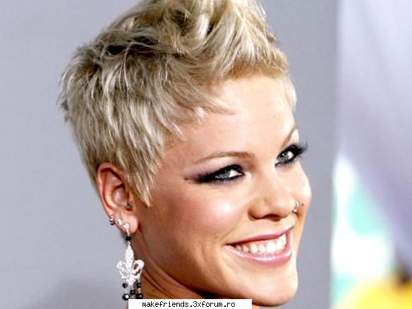 P!nk - nebuna mai e femeia asta! e incredibila! sincer! - All bands and celebrity