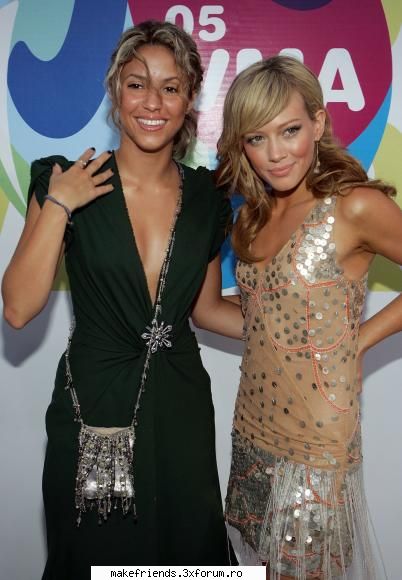 shakira $ hilary duff poze